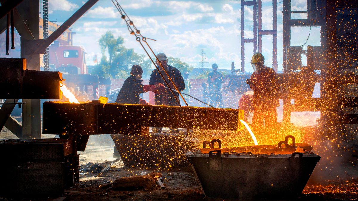 Workers At Steel Mill
Anastasia Inozemtseva / EyeEm
Burning, Container, Danger, Day, Equipment, Factory, Fire - Natural Phenomenon, Flame, Glowing, Heat - Temperature, Indoors, Manual Worker, Medium Group Of People, Melting, Men, Metal, Metallurgy, Molten, Occupation, Protective Workwear, Real People, Sparks, Steel Mill, Working