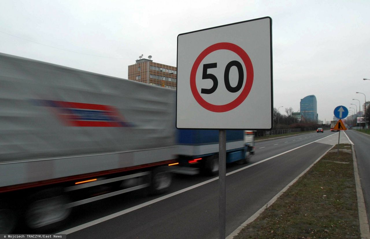 Strefa ograniczenia do 50 km/h obowiązuje teraz w terenie zabudowanym przez całą dobę