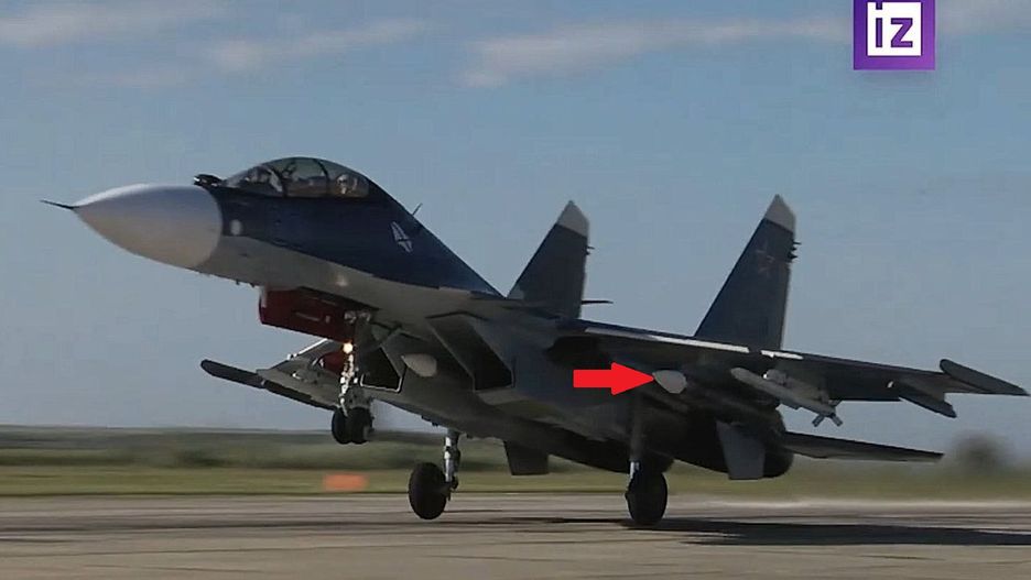 Rosyjski Su-30SM2 z pociskami powietrze-powietrze R-37M. 