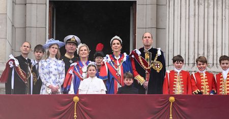Tłum wiwatował. Rodzina królewska na balkonie Pałacu Buckingham