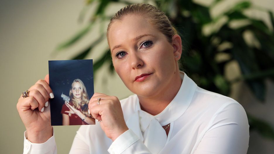 Virginia Roberts pokazuje zdjęcie z okresu, gdy była seksualną niewolnicą Epsteina