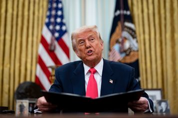 "Ludzie czują gniew". Oto do czego Trump doprowadził sąsiedni kraj