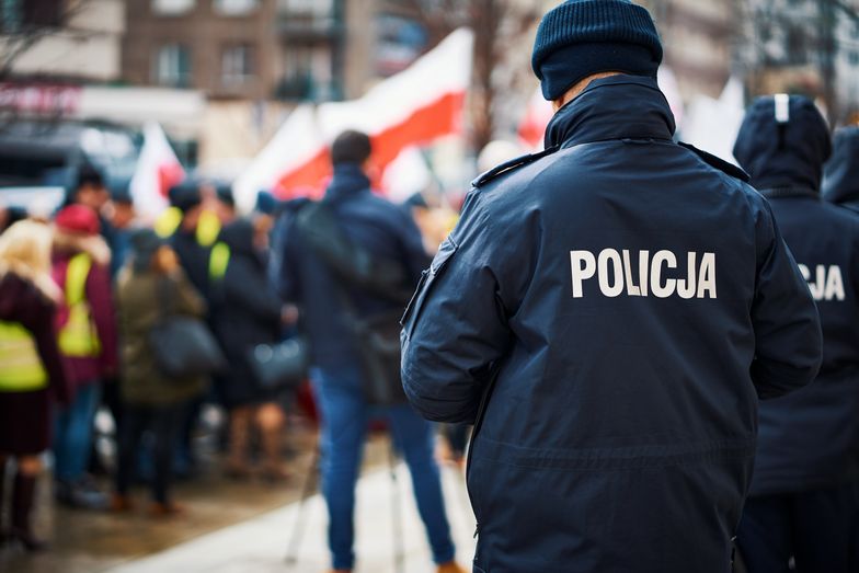 Rząd rozkłada ręce ws. podwyżek dla policjantów. "To policzek"