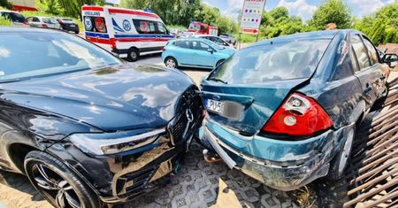 Radzymin. Nieszczęśliwy wypadek drogowy. Mąż przypadkiem przejechał autem własną żonę