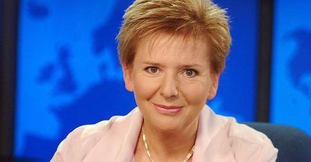 Grażyna Bukowska z dnia na dzień zniknęła z ekranu. Jak dziś żyje dawna gwiazda TVP?