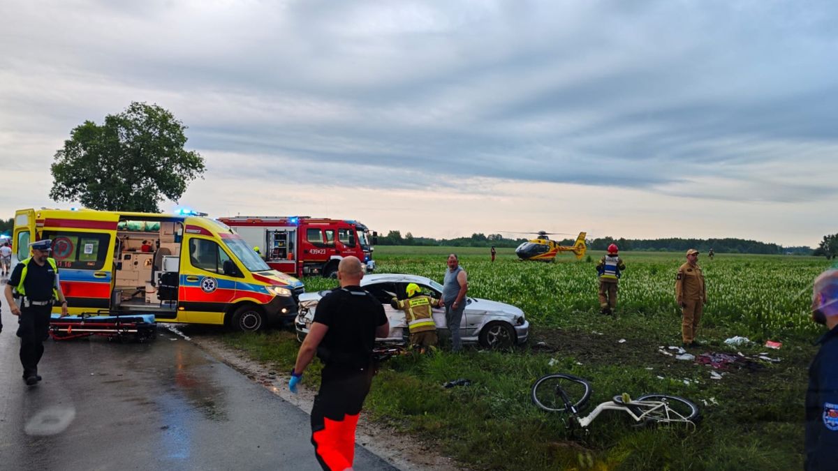 Wypadek w Bedlenku. Kierowca wjechał w nastoletnich rowerzystów