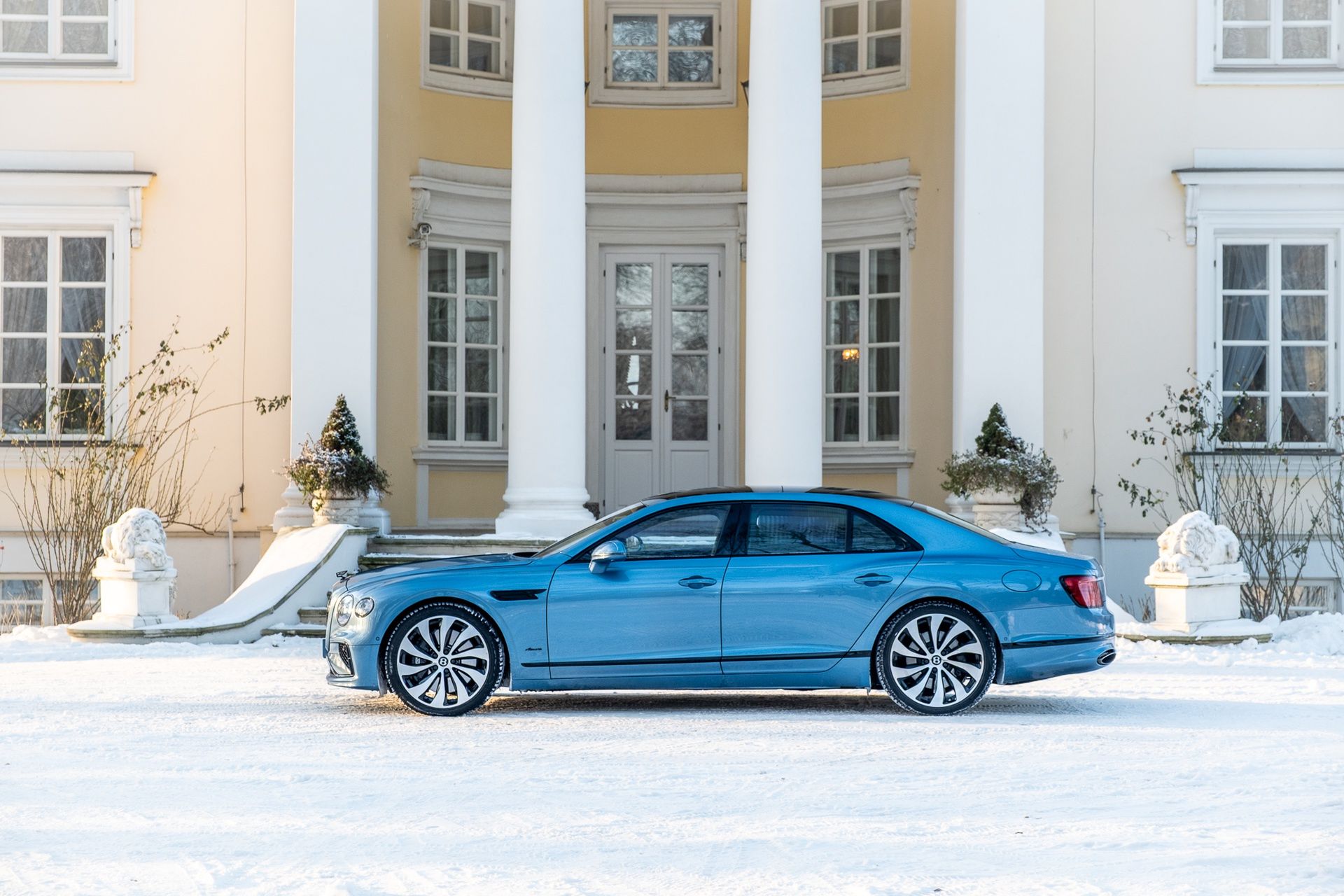 Bentley Flying Spur Azure (2026)