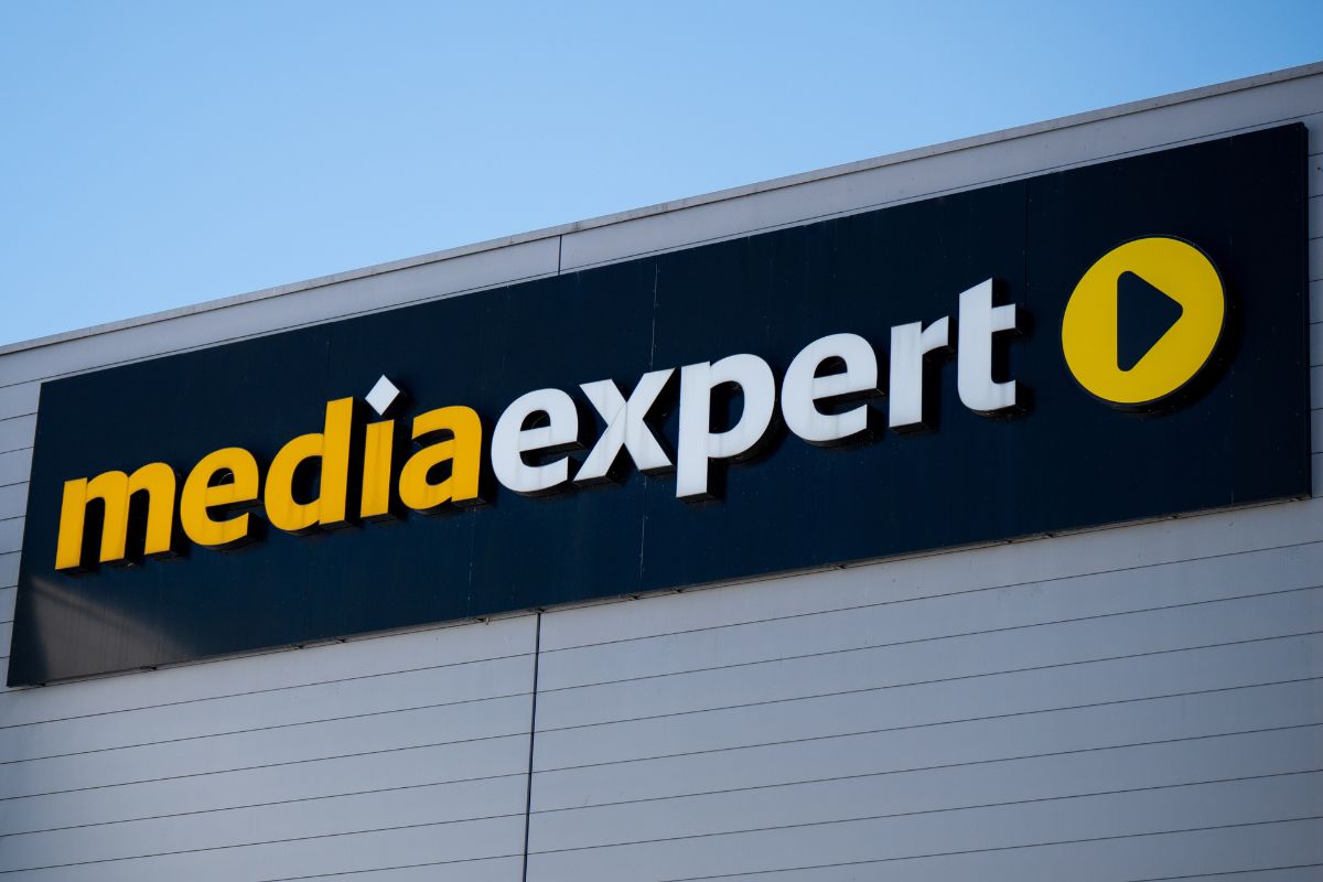 Media Expert szokuje ceną. Telewizor OLED Samsunga za 3998 zł