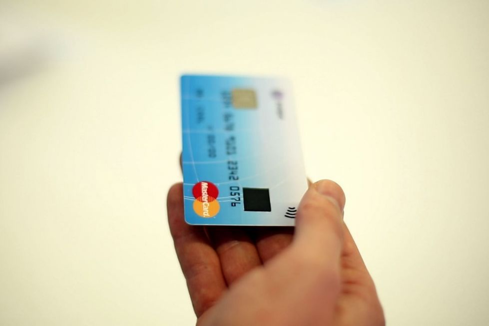 Karta MasterCard ze skanerem linii papilarnych