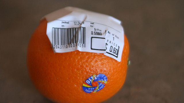 Nalepki na owoce wreszcie mogą się do czegoś przydać! 1