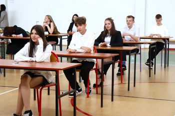 Egzamin ósmoklasisty w Szkole Podstawowej nr 4 w Łęczycy. Dziś uczniowie zmierzyli się z królową nauk - matematyką