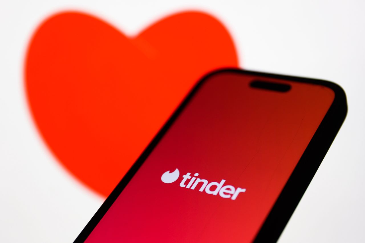 Bezpieczniejsze randki na Tinderze z nową funkcją