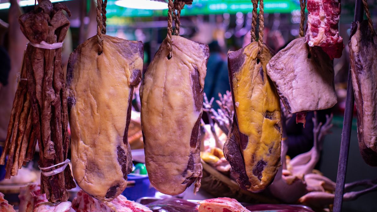 Mięso na targowisku - zdjęcie poglądowe