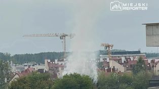 Warszawa: Pożar pustostanu w Wawrze. Kłęby dymu wydobywały się z budynku