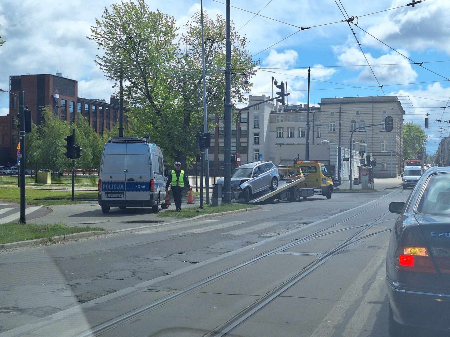 uderzenie w słup trakcyjny
