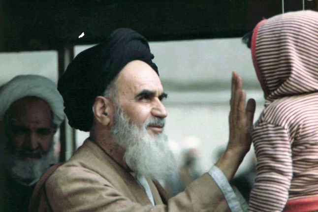 Ruhollah Chomejni - polityczny i religijny przywódca Iranu po rewolucji islamskiej
