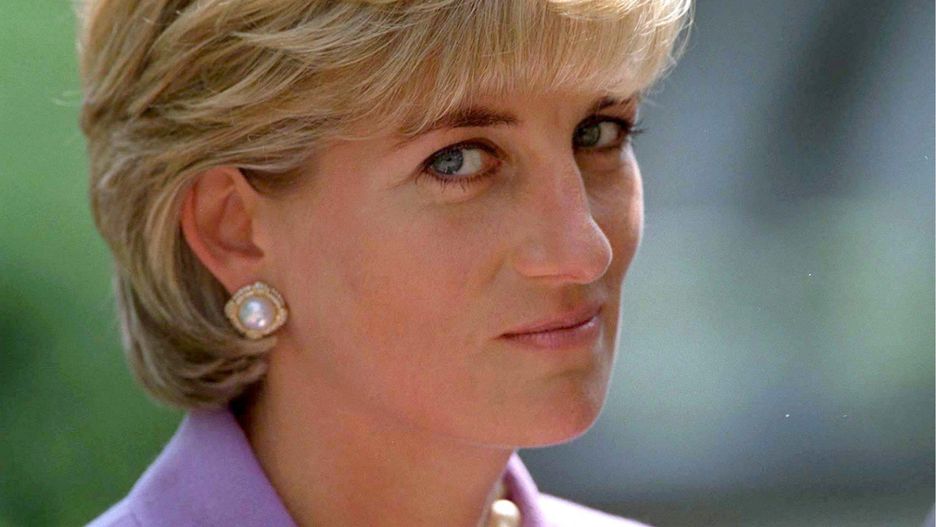 Diana zginęła w wyniku obrażeń odniesionych w wypadku samochodowym w tunelu Alma w Paryżu 31 sierpnia 1997