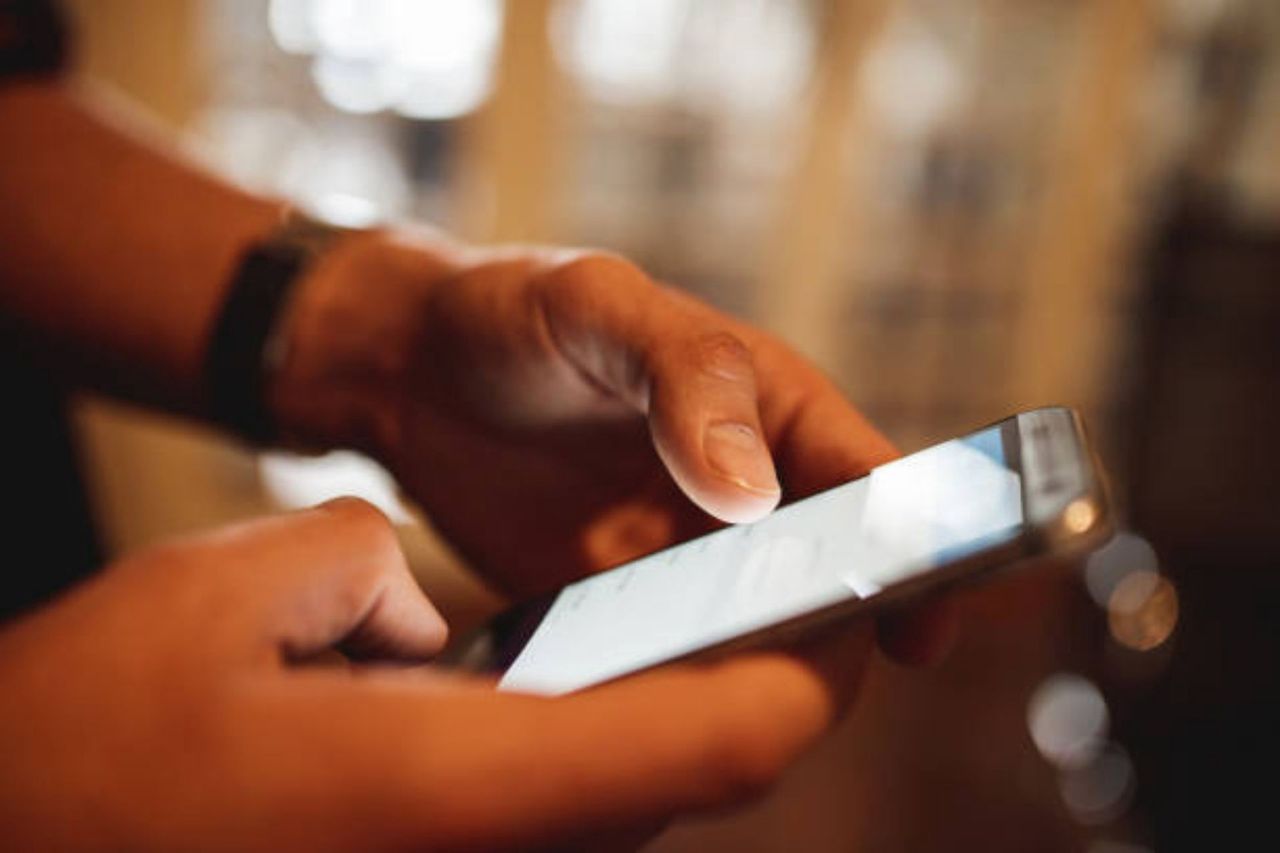 Pro-Russian hackers target officials with fake WhatsApp invites