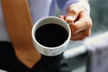 Kawa może ograniczać nawrót raka? Według badań tyle filiżanek wystarczy