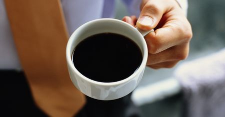 Kawa może ograniczać nawrót raka? Według badań tyle filiżanek wystarczy