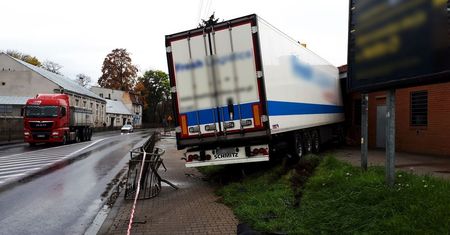Lubuskie. Wjechał tirem w budynek marketu