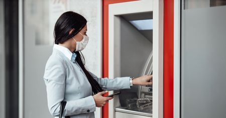 Ukradną ci pieniądze, a bank nie pomoże. "To jest pańska wina"