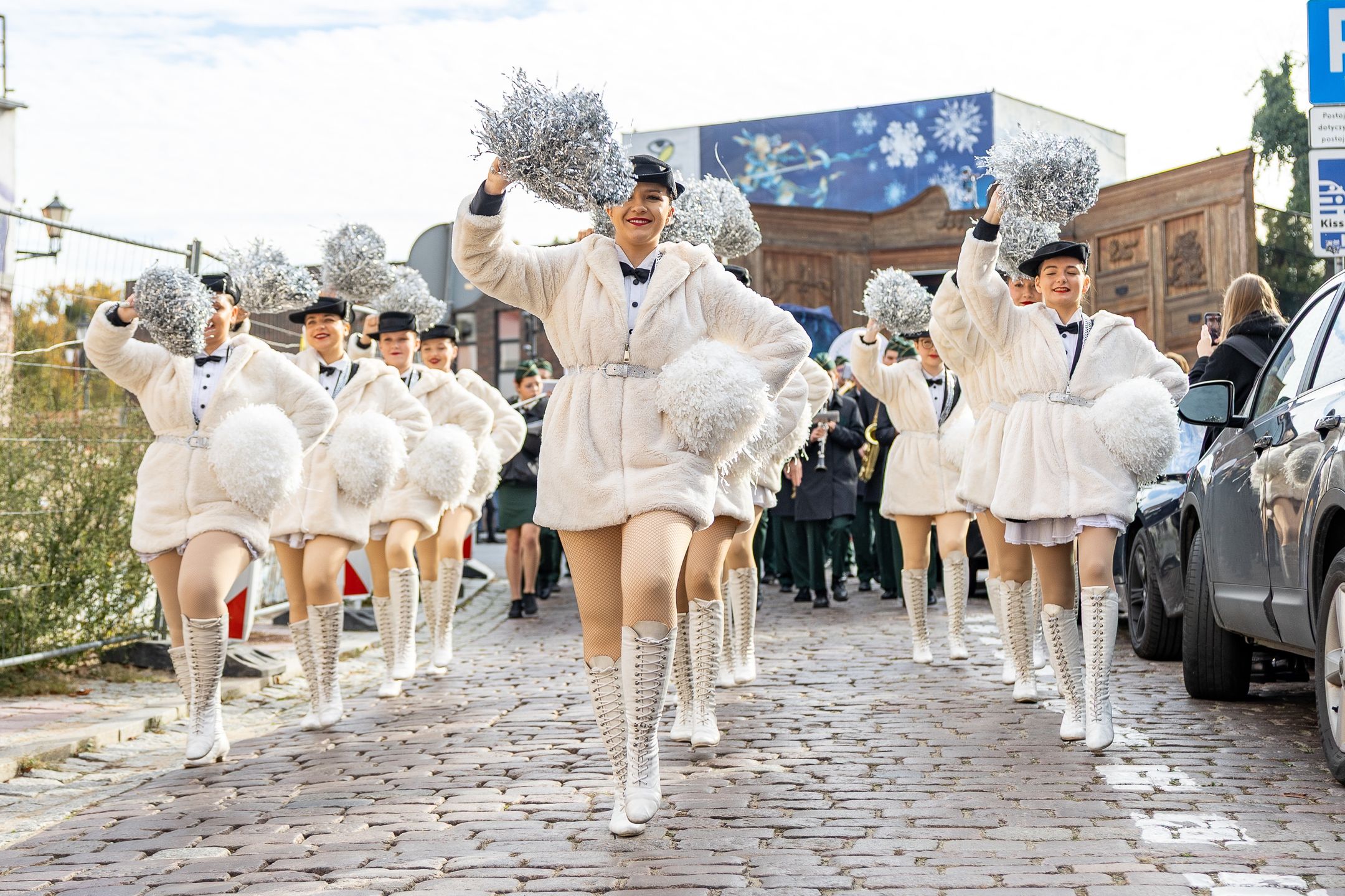 Parada przed festiwalem Spotkania 