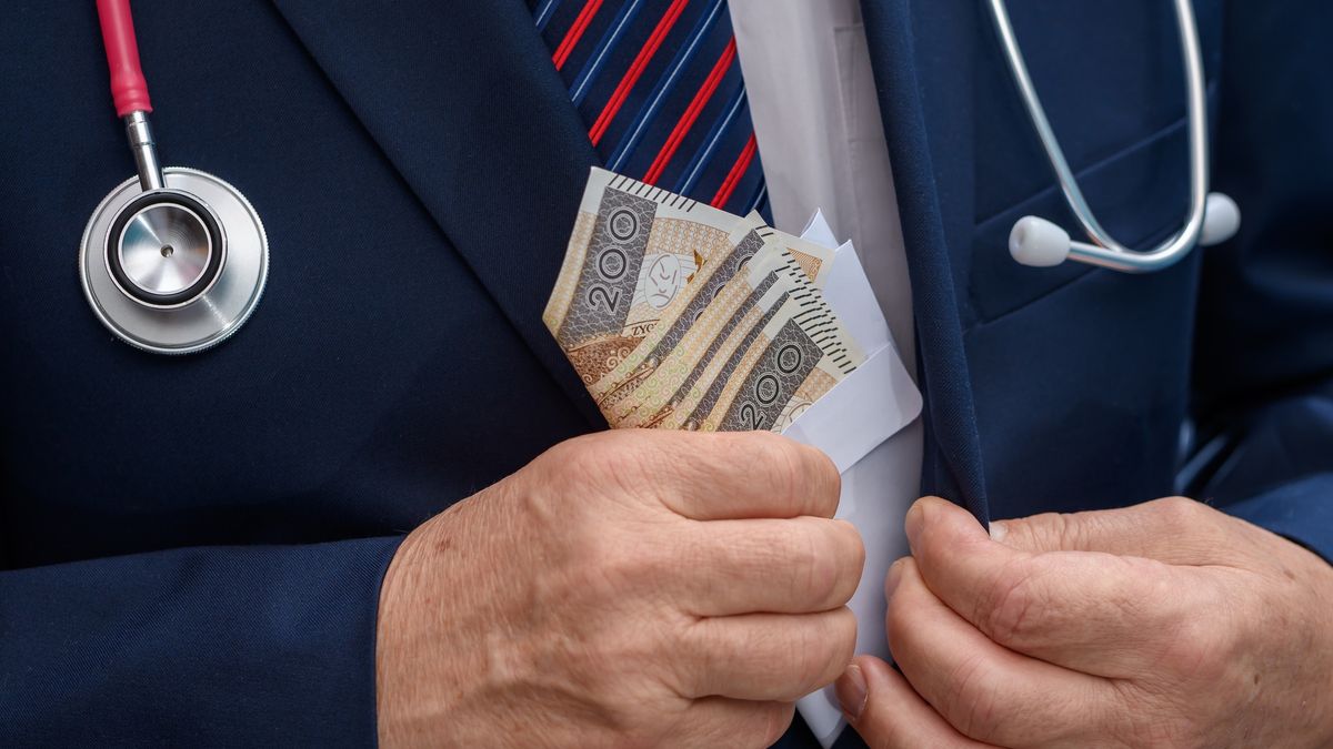 corrupt doctor hides PLN money in an envelope in his pocket
The doctor accepts a bribe, puts the money in his pocket, Polish currency closeup isolated
Pawel Kacperek