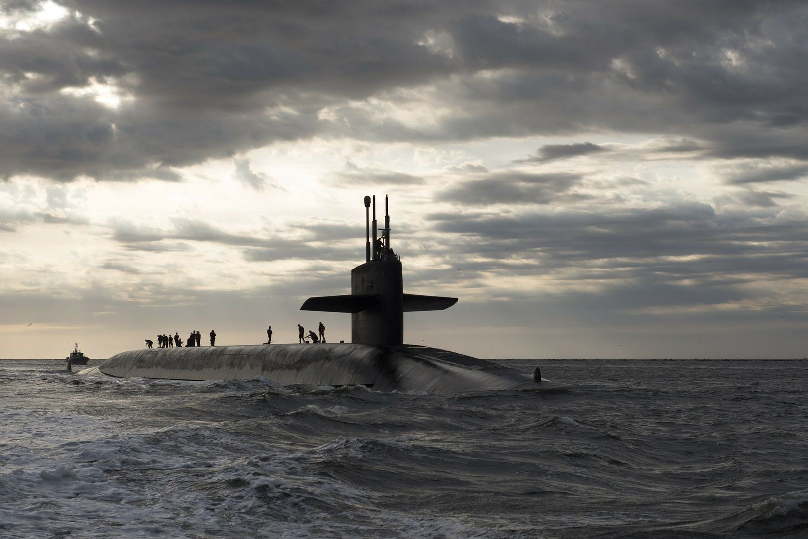 Szef sił zbrojnych ostrzega przed Rosją. Okręty podwodne nadaktywne wokół kabli