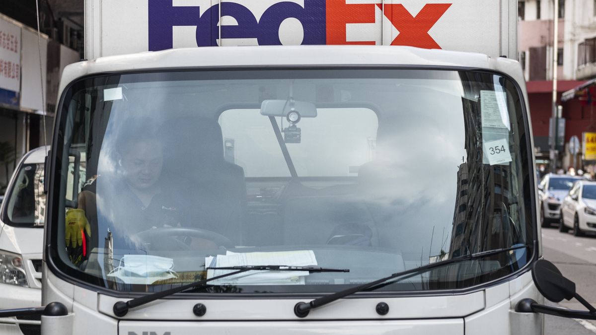 HONG KONG, CHINA - 2020/09/24: American FedEx Express delivery truck seen in Hong Kong. (Photo by Budrul Chukrut/SOPA Images/LightRocket via Getty Images)