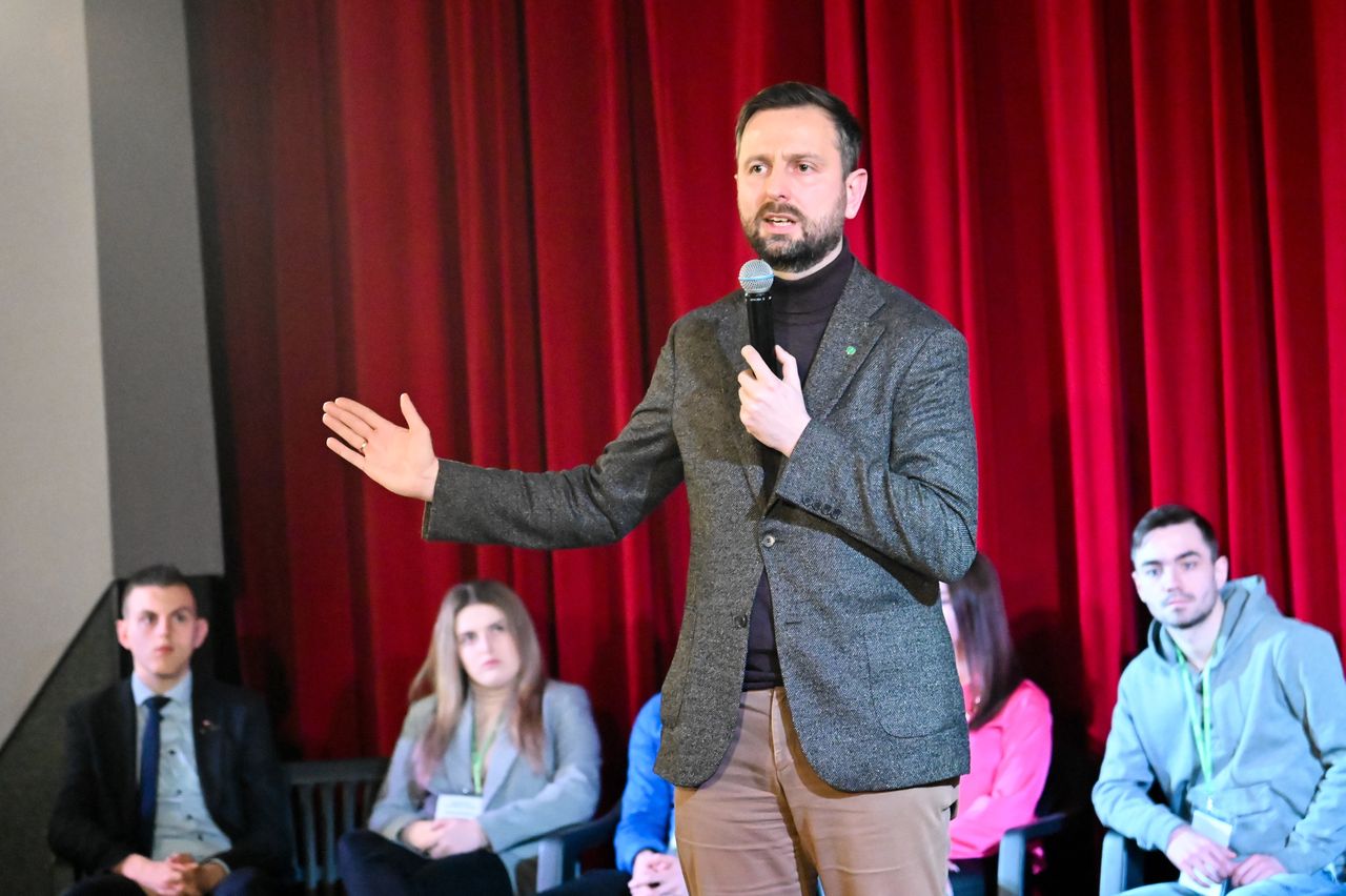 Władysław Kosiniak-Kamysz: miód z Ukrainy zalewa Polskę. Pszczelarze alarmują