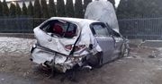 Pilzno. Auto rozbite po dachowaniu. Ranna 19-latka i jej kolega