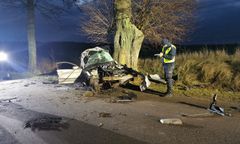 Zginął 19-latek. Z BMW nie ma co zbierać