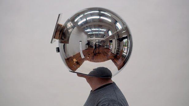 Hełm, który spowalnia czas 1