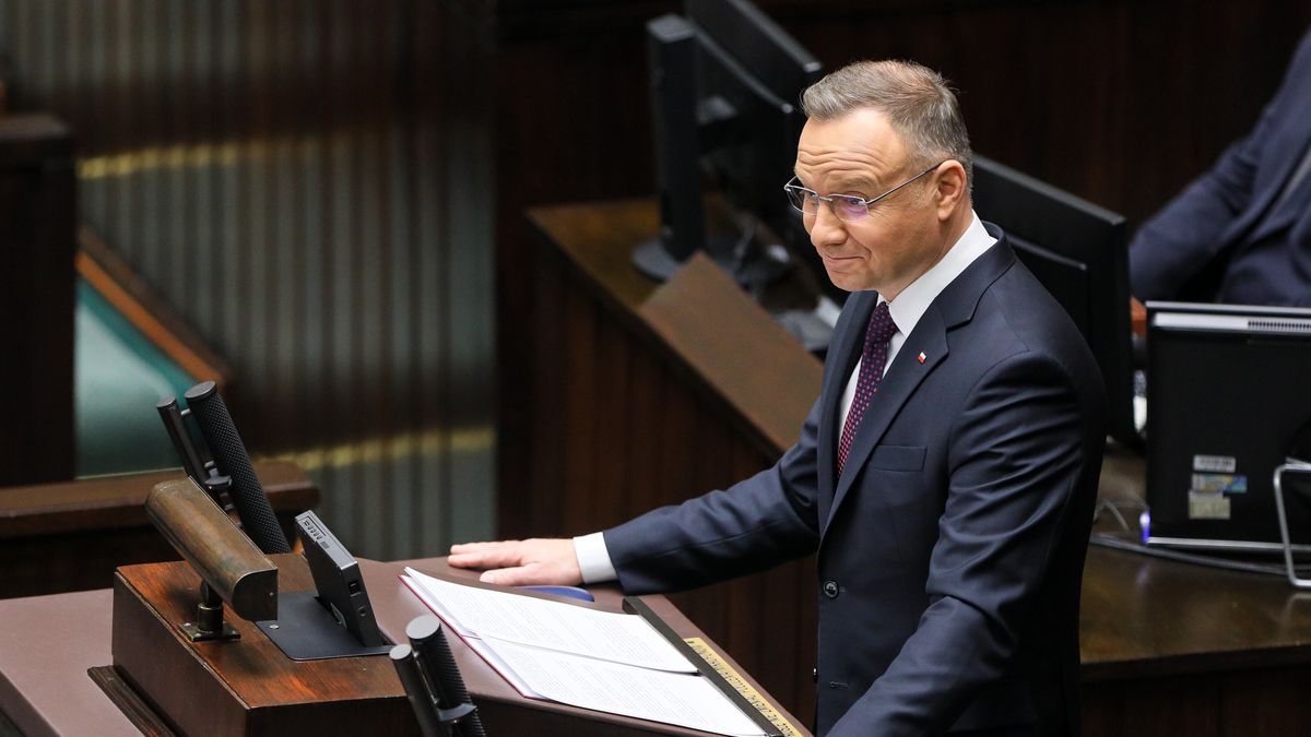 Warszawa, 13.11.2023. Prezydent RP Andrzej Duda przemawia podczas pierwszego posiedzenie Sejmu X kadencji na sali obrad Sejmu w Warszawie, 13 bm. (jm) PAP/Paweł Supernak