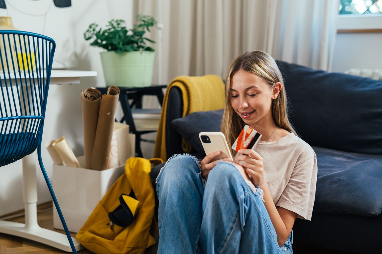 Blisko połowa Polaków zaczyna zakupy online od marketplace
