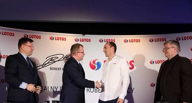 Robert Kubica przez rok będzie reklamował Grupę Lotos, logo firmy na jego kombinezonie