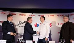 Robert Kubica przez rok będzie reklamował Grupę Lotos, logo firmy na jego kombinezonie