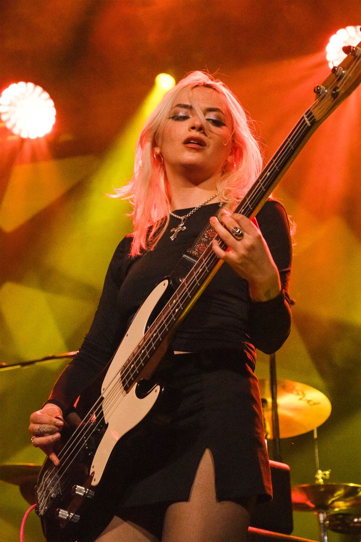 Suport Duffa w Warszawie - nowe pokolenie gitarzystów basowych