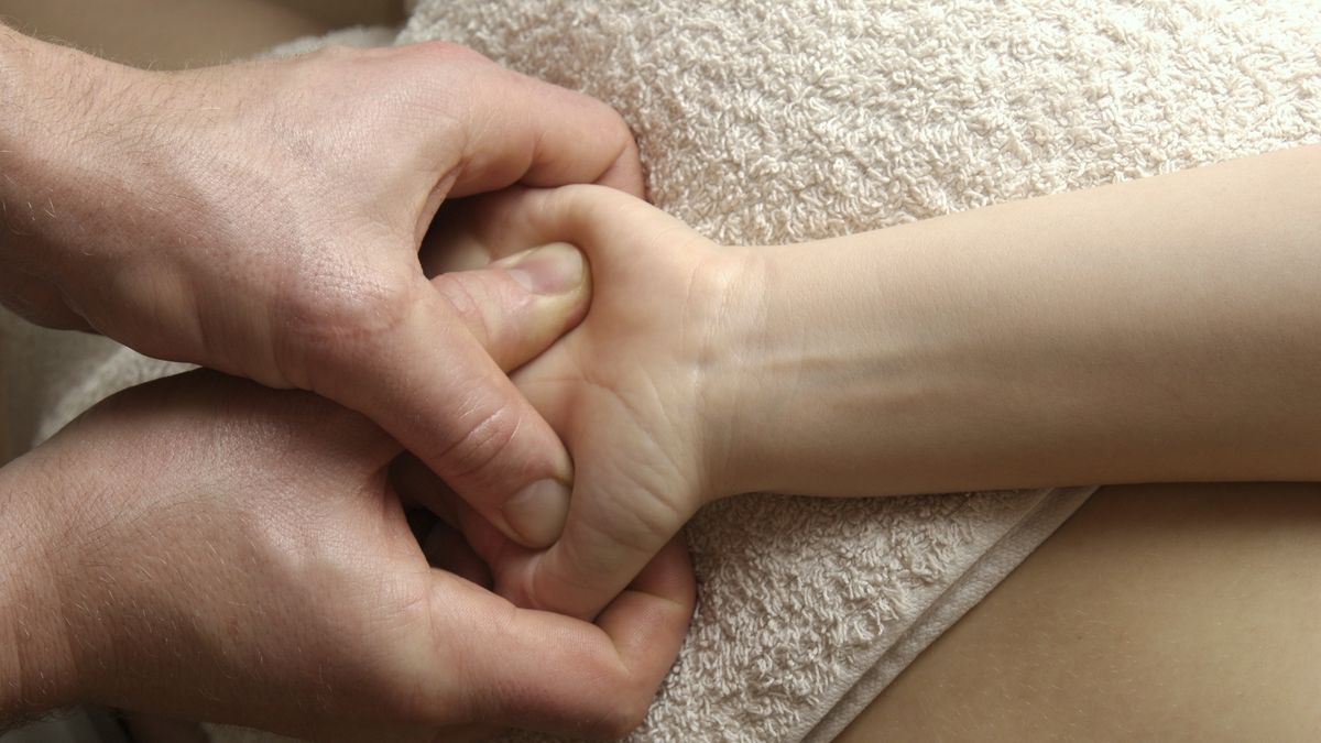 Handmassagewoman gets a handmassage and acupressureStockstyle"Shiatsu, Alternative Medicine, Beauty And Health, Chinese Medicine, Human Hand, Human Thumb, Massage, Massaging, Medicine", Palm, Pressure Point, Relaxation, Touching