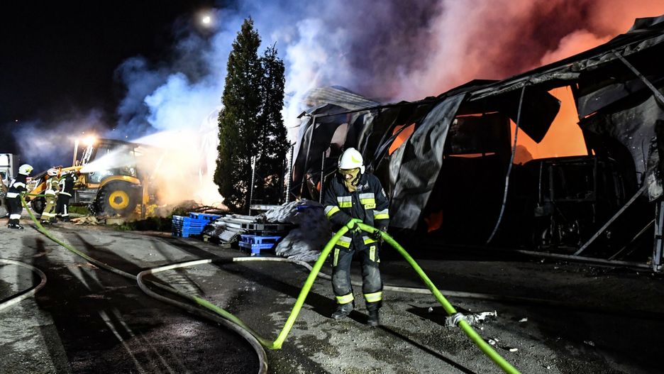 Pożar w magazynie papieru w Wieliczce (28.12.2022)
