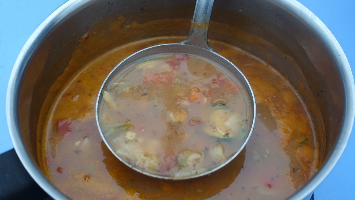 Minestrone pesto soup in a panMinestrone pesto soup in a pannobtis