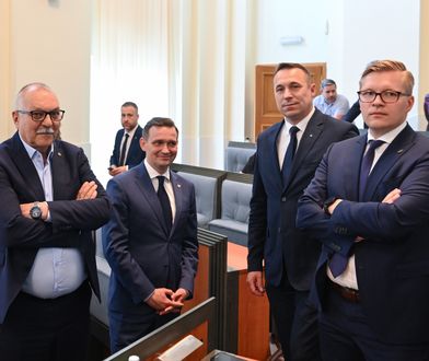 Trzeszczy koalicja na Dolnym Śląsku. Jaros przepadł w głosowaniu
