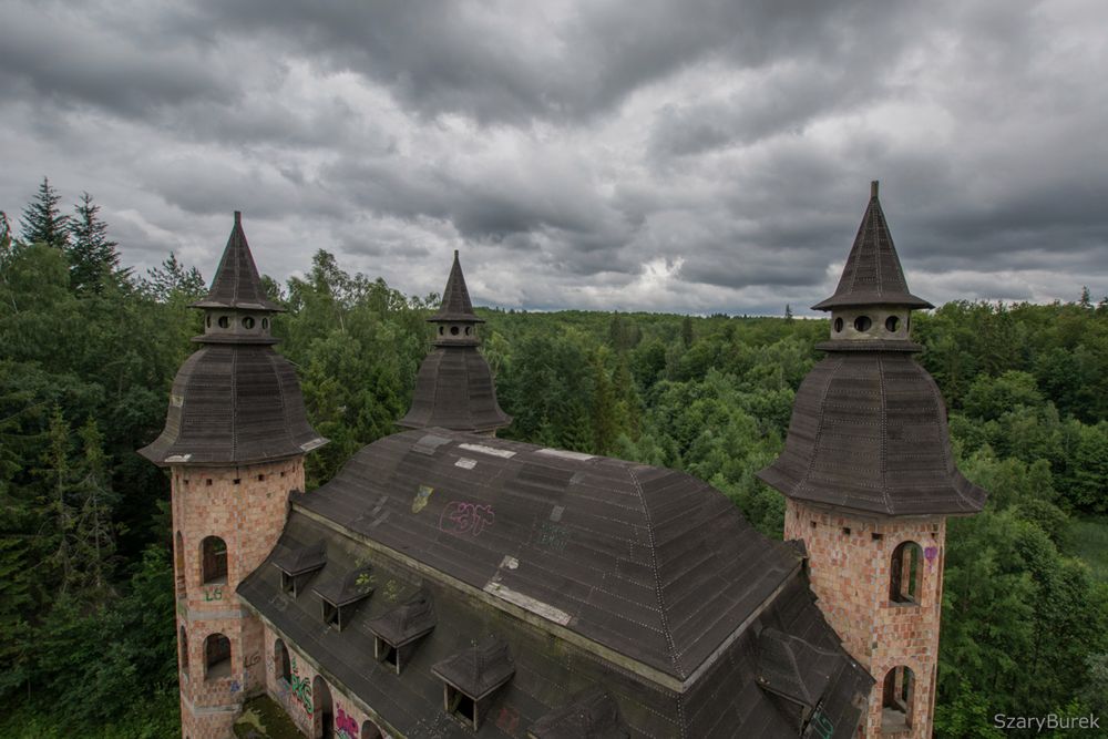 Niedokończony zamek na Kaszubach. Jaką tajemnicę kryją Łapalice? 8