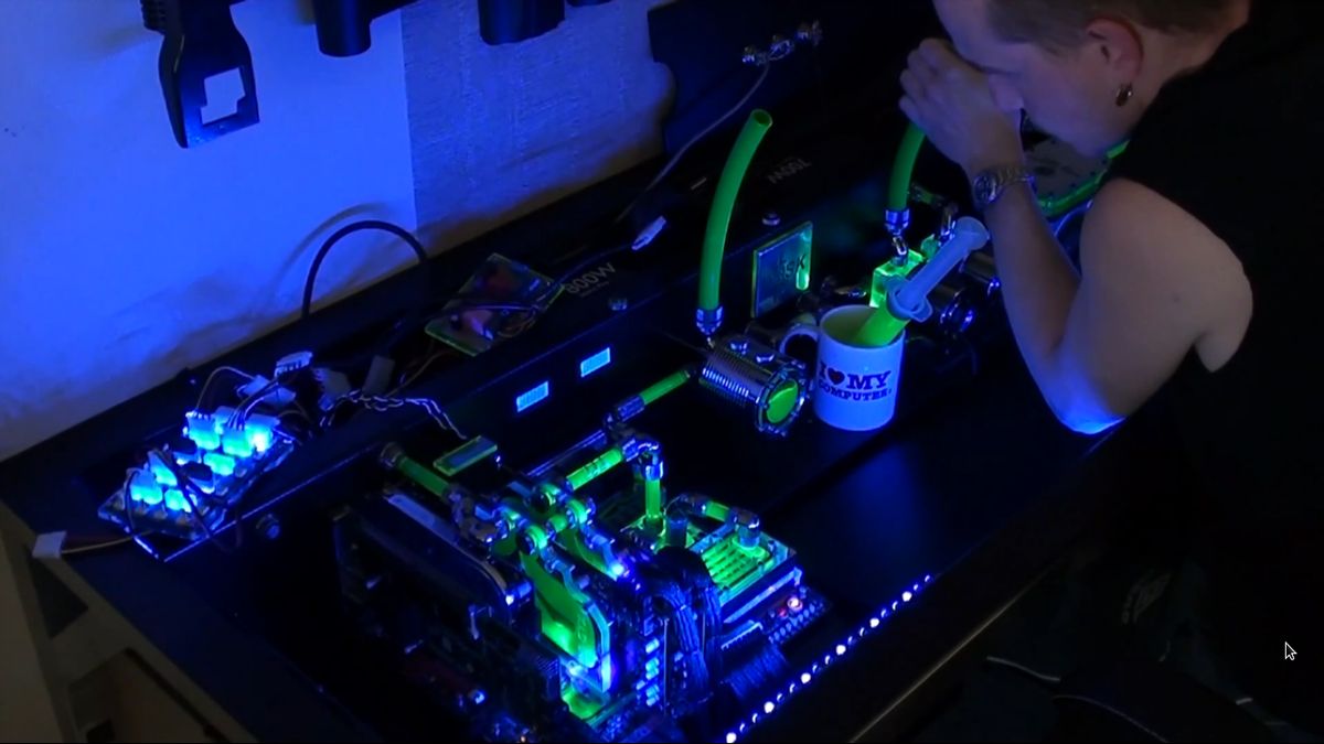 Kolejny genialny Case Mod - zobacz koniecznie! [wideo] 1