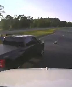 Zatrzymał się na autostradzie, bo chciał pomóc. Spowodował karambol