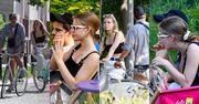 Zrelaksowani Iga Lis i Taco Hemingway korzystają ze słonecznej pogody, przemierzając stolicę na rowerach i sącząc rozmaite trunki (ZDJĘCIA)