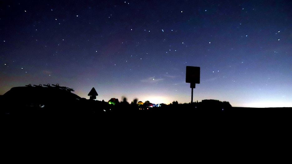 Podczas maksimum Perseidów, przy sprzyjających warunkach, można zobaczyć nawet do 100 meteorów na godzinę.