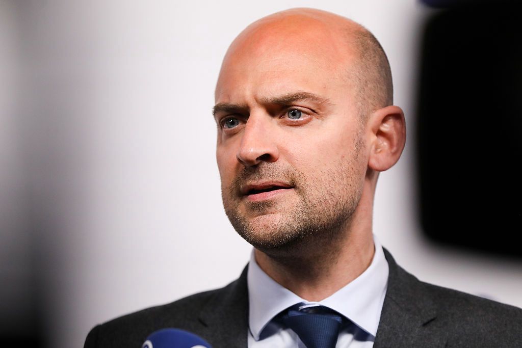 "Wyczerpać gospodarkę wojenną Rosji". Francuzi łączą siły z USA