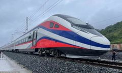 100 rodzin zablokowało Chiny. Kolej za 6 mld dolarów sparaliżowana